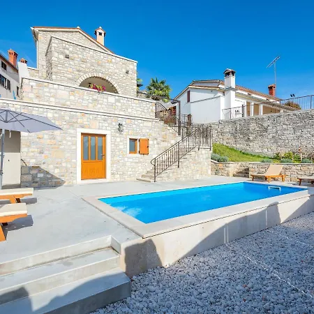 Charming In With Private Pool