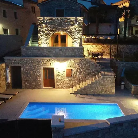 Charming In With Private Pool 펜션