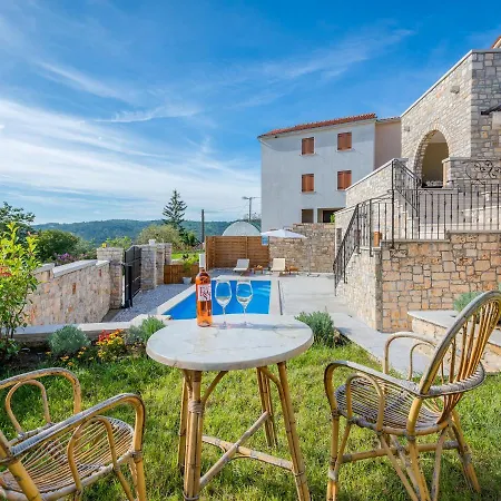 Charming In With Private Pool *